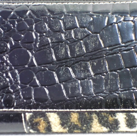 XOXO Bags Clutch Wallet Purse - Picture 7 of 8